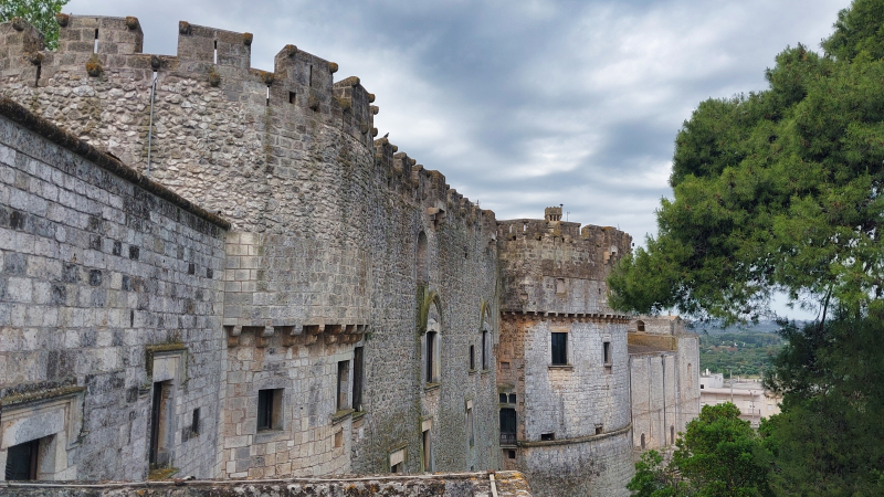 2025_05_06_104354_apulien-2025.jpg - Carovigno - Castello Dentice di Frasso
