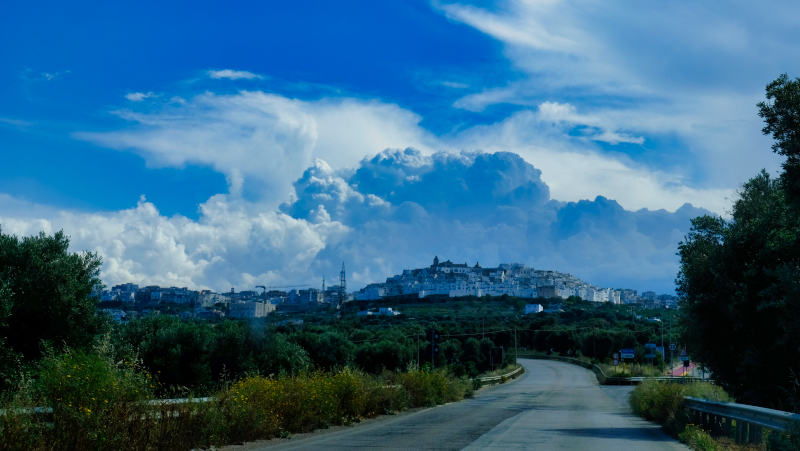2025_05_13_133356_apulien-2025.jpg - Wolkige Aussichten bei Ostuni