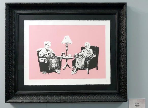 2025_05_15_105453_apulien-2025.jpg - Alberobello - Banksy-Ausstellung