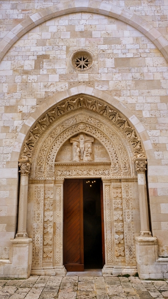 2025_05_16_104254_apulien-2025.jpg - Conversano - Duomo di Santa Maria Assunta