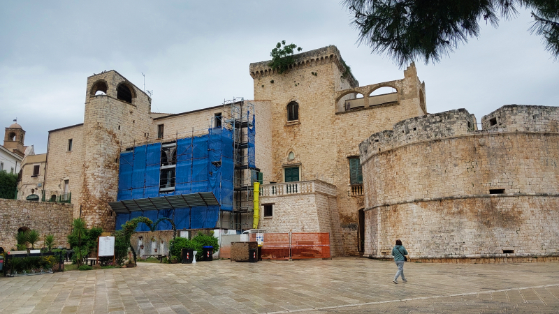 2025_05_16_104510_apulien-2025.jpg - Conversano - Castello Aragonese