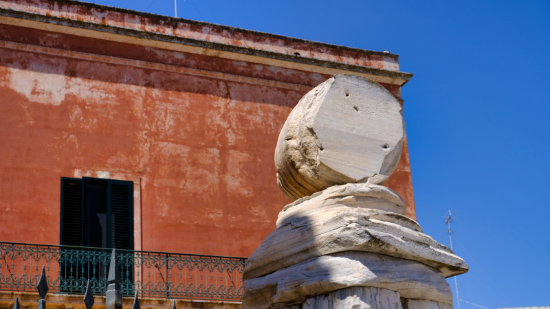 2025_05_18_093352_apulien-2025.jpg - Colonne romane di Brindisi