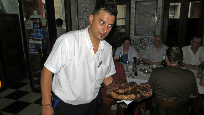 2015-02-04_19-41-26_argentinien-2015.jpg - Unsere ersten echten argenitischien Rindersteaks - Bife de Chorizo