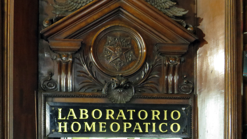 2015-02-05_09-41-36_argentinien-2015.jpg - Ber�hmte Apotheke in San Telmo