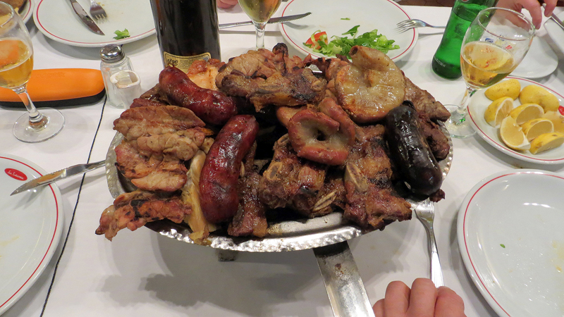 2015-02-06_16-10-07_argentinien-2015.jpg - Grillteller der Superlative - Portion f�r 2 Personen