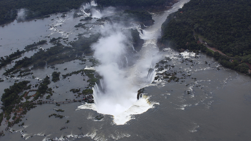 2015-02-10_14-43-43_argentinien-2015.jpg - ber den Iguazu-Wasserfllen