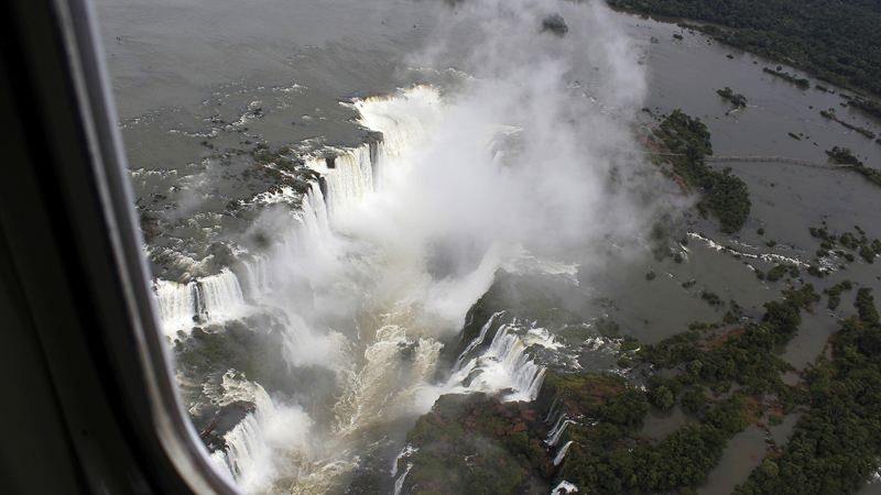2015-02-10_14-45-25_argentinien-2015.jpg - ber den Iguazu-Wasserfllen