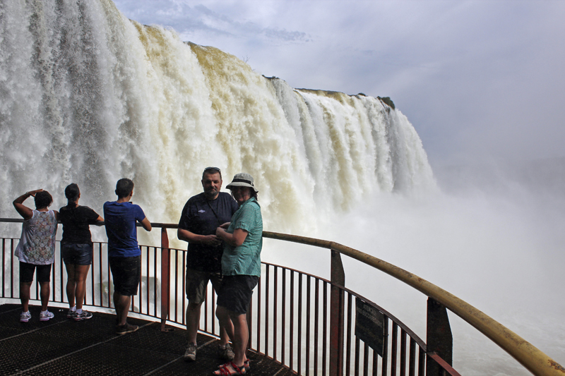 2015-02-10_16-16-38_argentinien-2015.jpg - Tosende Wasserflle