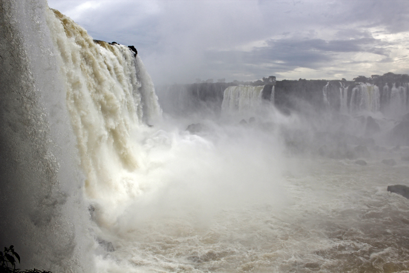 2015-02-10_16-23-50_argentinien-2015.jpg - Tosende Wasserflle