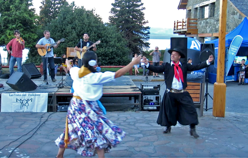 2015-02-13_20-48-00_argentinien-2015.jpg - Mitreiende Folklore