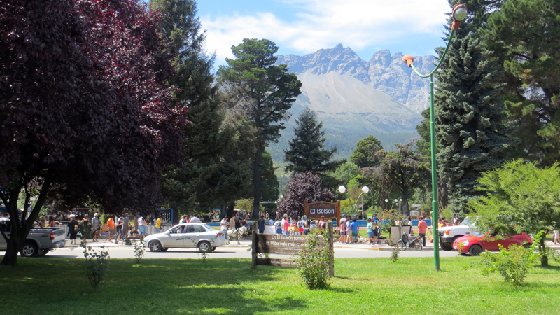 2015-02-14_12-58-25_argentinien-2015.jpg - El Bolson - Blick zum Markt