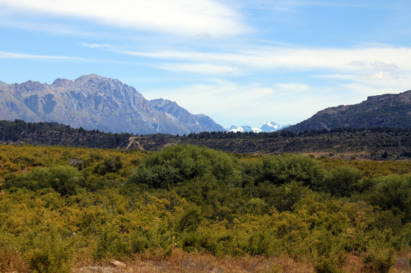 2015-02-14_14-36-18_argentinien-2015.jpg - Patagonische Landschaft auf der Fahrt von El Bolson nach Esquel