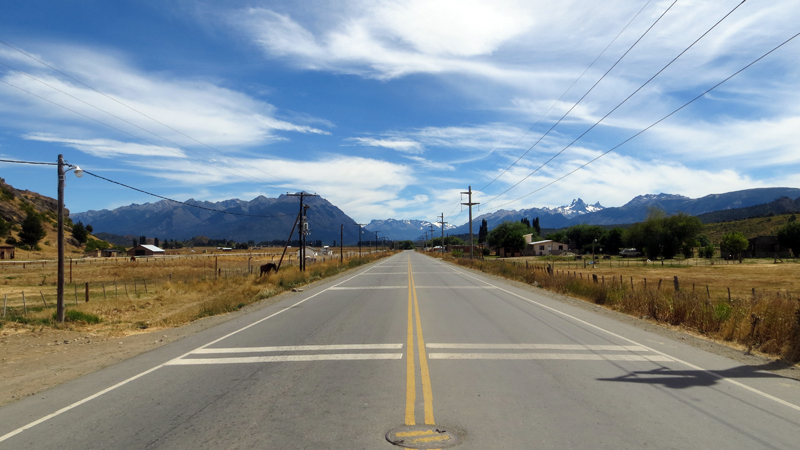 2015-02-14_14-51-03_argentinien-2015.jpg - Patagonische Landschaft auf der Fahrt von El Bolson nach Esquel