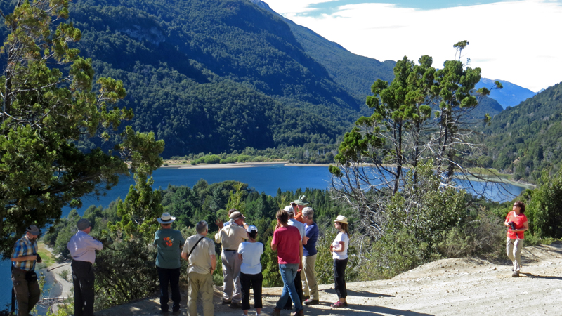 2015-02-14_16-38-30_argentinien-2015.jpg - Zwischenstopp im Nationalpark "Los Alcerces" - Lago Verde