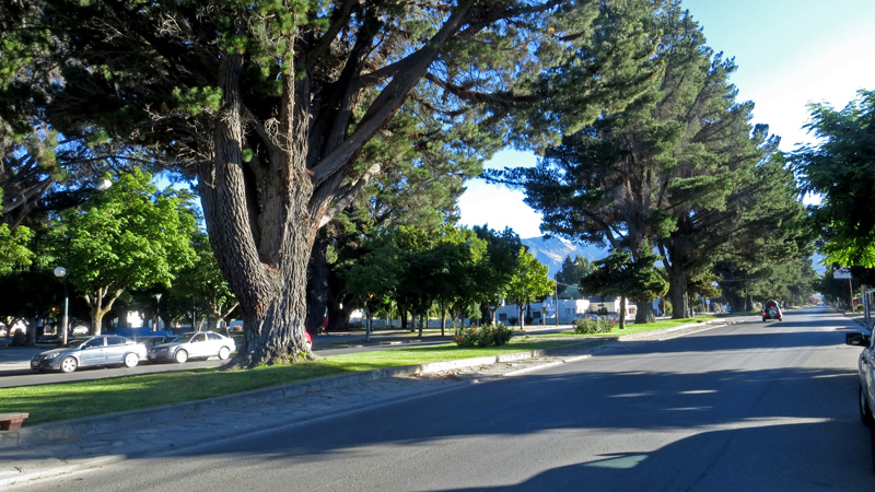 2015-02-15_08-57-09_argentinien-2015.jpg - Esquel - Avenida Ameghino