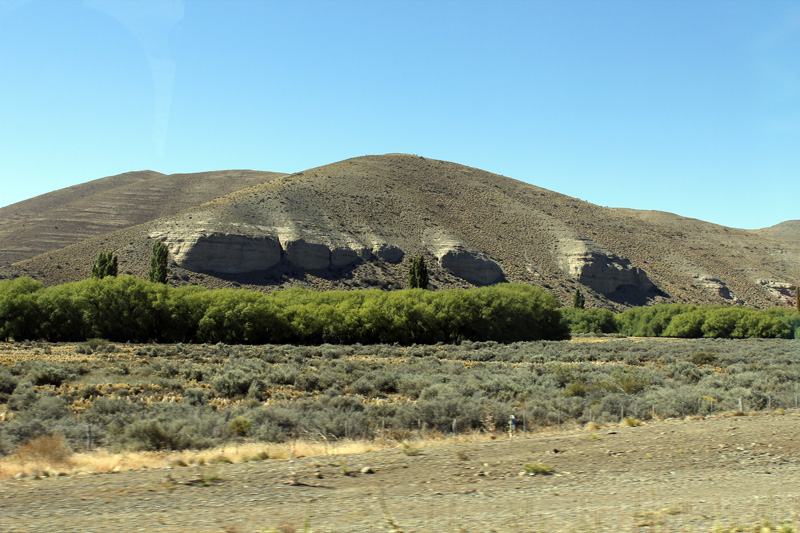 2015-02-15_11-21-39_argentinien-2015.jpg - Patagonsche Landschaft an der Ruta 40