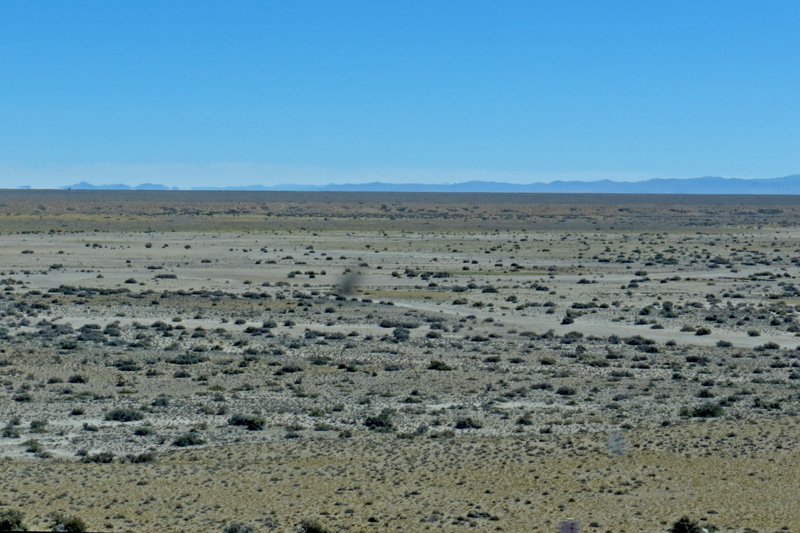 2015-02-15_14-42-10_argentinien-2015.jpg - Unendlich weite, karge und menschenleere argentinische Steppe