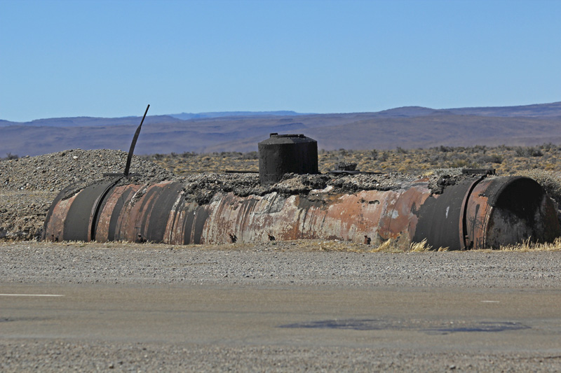 2015-02-15_15-35-24_argentinien-2015.jpg - Ein groer Tank kann nicht schaden. Wer wei, wann die nchste Lieferung kommt...