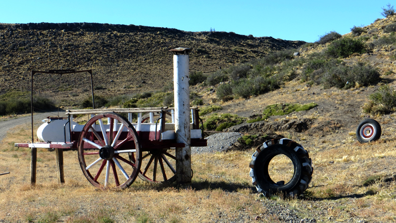 2015-02-16_10-02-23_argentinien-2015.jpg - Merkwrdige Utensilien am Wegesrand