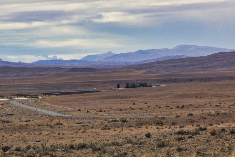 2015-02-20_18-42-32_argentinien-2015.jpg - Die Ruta 40 quert den Fluss Santa Cruz