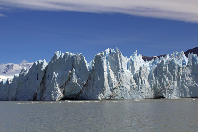 2015-02-21_13-17-34_argentinien-2015.jpg - In Summe hat die Kalbungsfront ber 3 Abschnitte eine Lnge von fast 5 km