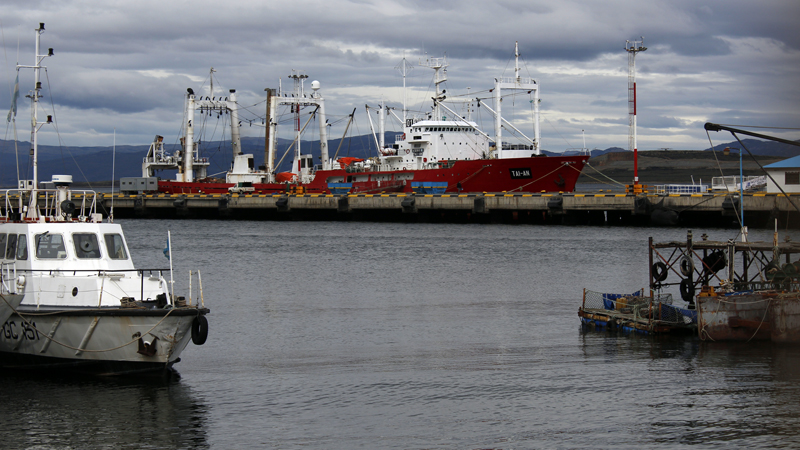 2015-02-22_14-20-11_argentinien-2015.jpg - Hafen von Ushuaia