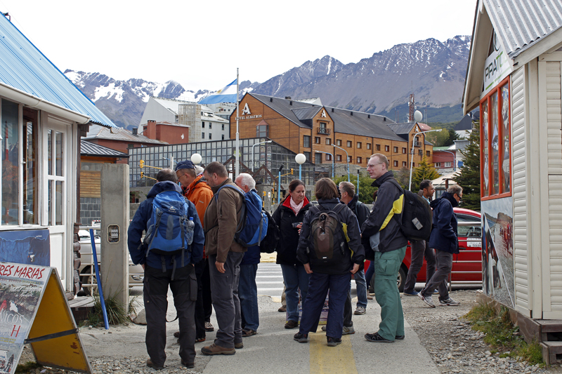 2015-02-22_14-20-45_argentinien-2015.jpg - Unsere Gruppe vor dem Bootsausflug zu den Vogel- und Seelweninseln