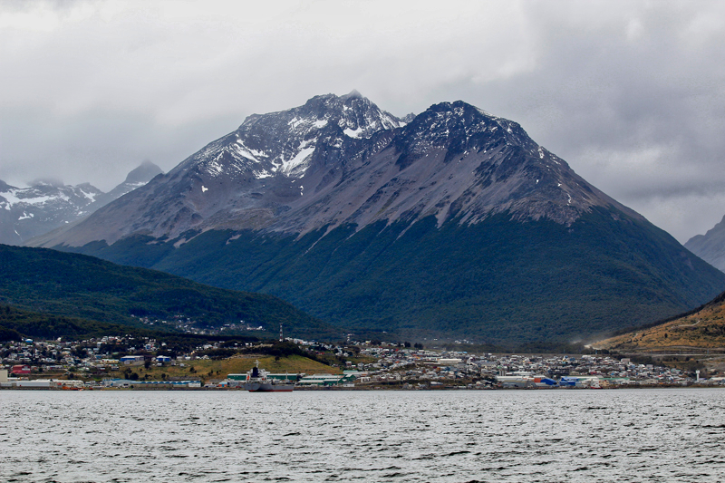 2015-02-22_15-07-55_argentinien-2015.jpg - Unterwegs auf dem Beaglekanal mit Blick zum Cerro Martial (1319 m - martial = kiegerisch)