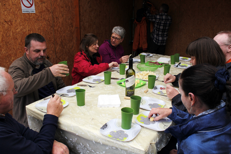 2015-02-23_14-01-20_argentinien-2015.jpg - ... und Mut mit Rotwein angetrunken ... 