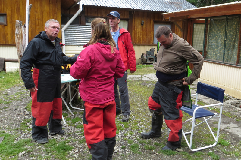 2015-02-23_14-56-33_argentinien-2015.jpg - Fertigmachen zur Bootstour