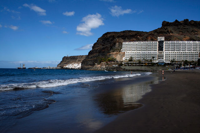 2009-03-04_14-07-44.jpg - Strand von Taurito mit Blick auf Puerto de Mogan