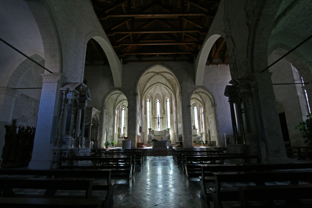 2010-09-21_10-47-23_friaul_2010.jpg - Venzone, die Kirche wurde beim Erdbeben 1976 vllig zerstrt