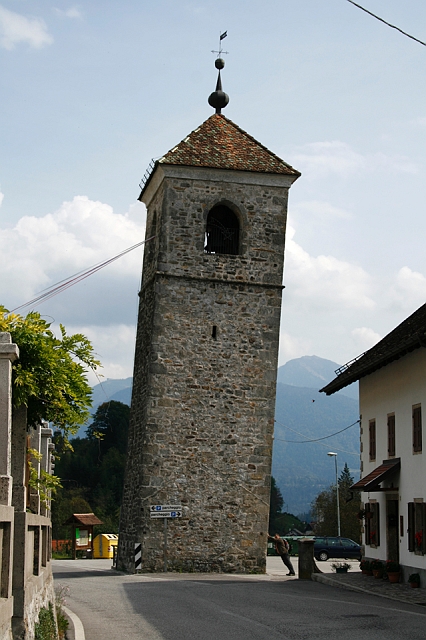 2010-09-24_13-20-46_friaul_2010.jpg - Campanile in Prato, Uwe mu ihn festhalten, sonst fllt er um