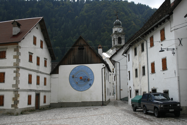 2010-09-24_14-06-36_friaul_2010.jpg - Im Uhrendorf Pesaris