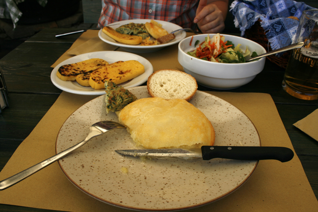 2010-09-29_12-31-37_friaul_2010.jpg - Cividale del Friuli - Frittata alle Herbe, Polenta und Frico