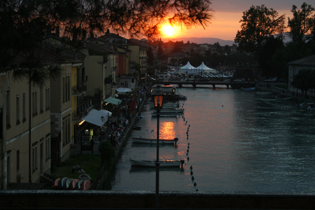 2009-05-02_20-13-36_korsika.jpg - Abend am Gardasee - Peschiera