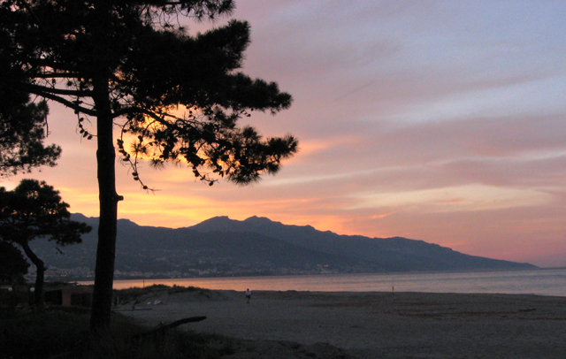 2009-05-06_20-26-59_uwe.jpg - Abend am Maranastrand bei Bastia