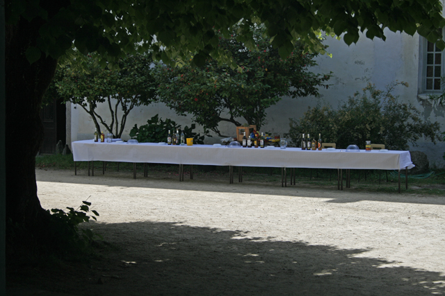 2009-05-17_10-49-26_korsika.jpg - tafel im Klostehof St. Francois