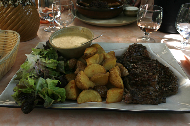 2009-05-17_12-49-46_korsika.jpg - Entrecote mit Ksesoe