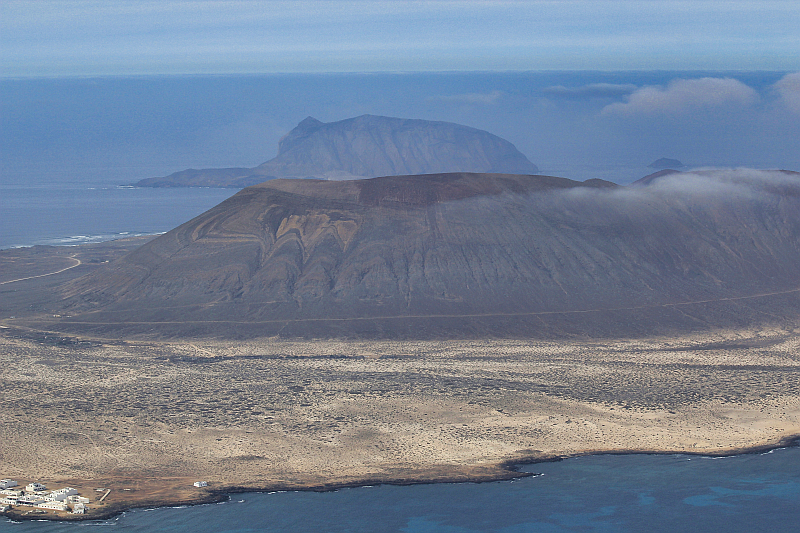 2021_10_19_162221_lanzarote-2021.jpg - Blick zu den Inseln La Graciosa und Isla de Montaa Clara