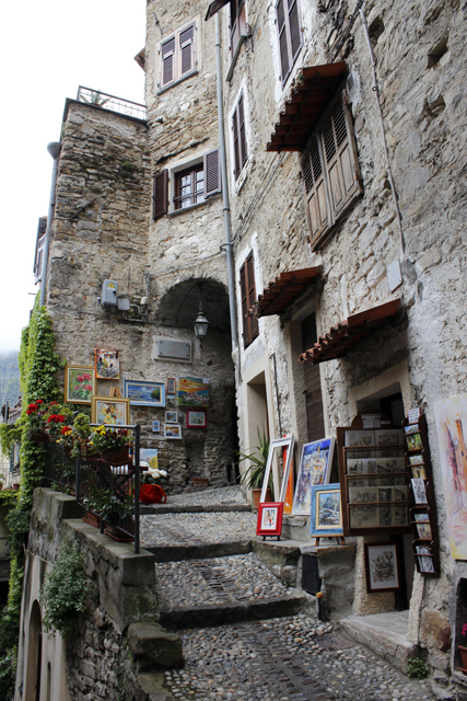 2012-04-29_09-19-58_ligurien2012.jpg - Gassen in Dolceacqua