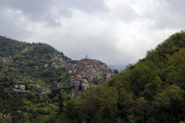 2012-04-29_11-19-04_ligurien2012.jpg - Apricale