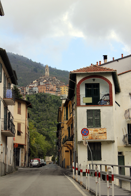 2012-04-29_12-43-47_ligurien2012.jpg - Pigna mit Blick nach Castel Vittorio