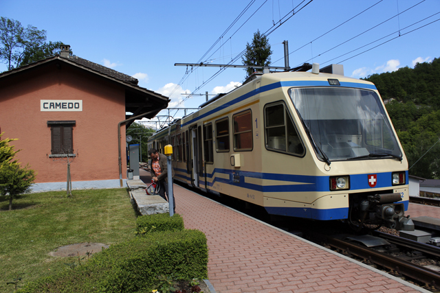 2012-05-16_15-52-21_ligurien2012.jpg - Zugausflug Centovalli - Bahnhof Camedo