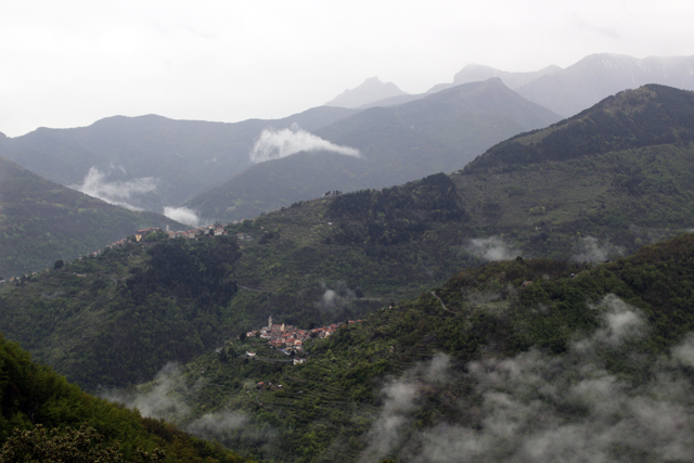 2012-05-01_10-51-33_ligurien2012.jpg - Blick ins Argentinatal mit Corte