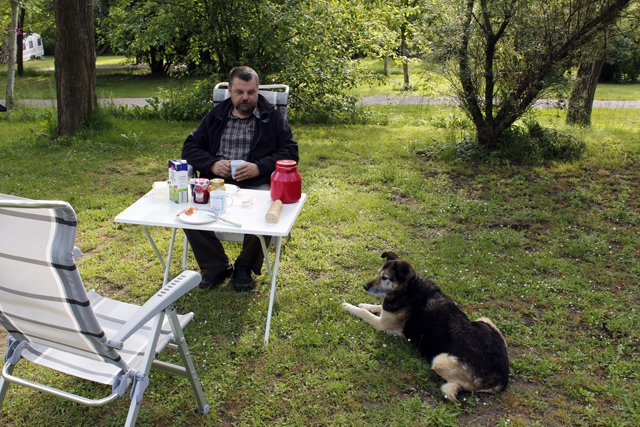 2012-05-08_08-54-43_ligurien2012.jpg - Campingplatzhund Camping Domaine Sainte Madeleine 