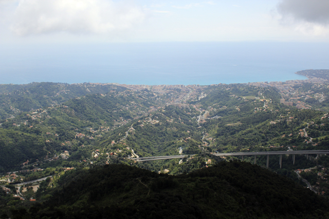 2012-05-08_12-26-21_ligurien2012.jpg - Blick von S.te Agnes ber Menton zum Mittelmeer