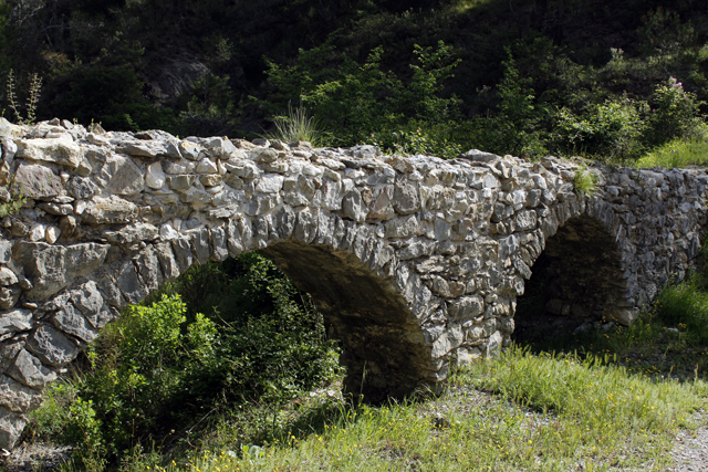 2012-05-12_10-01-10_ligurien2012.jpg - Pont aqueduc en siphon de la Costera (XVIe) unterhalb des Col de Vescavo