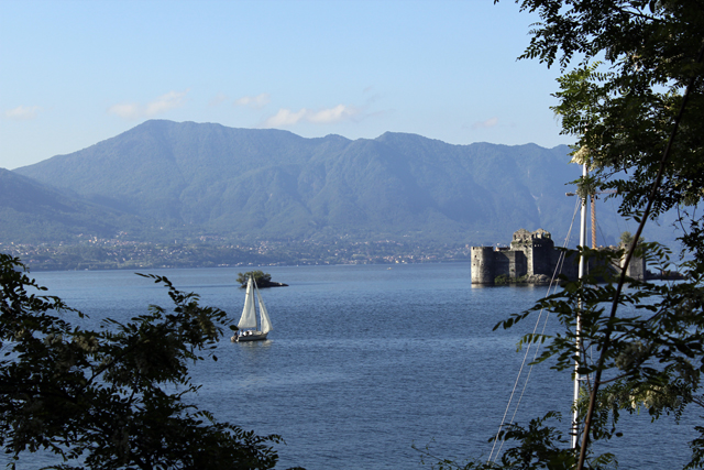 2012-05-14_09-07-04_ligurien2012.jpg - Castelli di Canero im Lago Maggiore