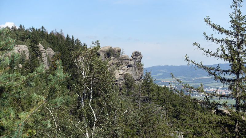 20200908_125054_malafatra_broumovsko_2020.jpg - Blick von den Broumovske Steny (Falkengebirge) ins Brauauer Lndchen